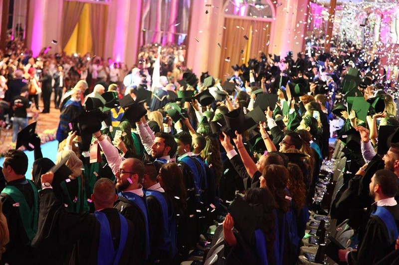 سمو الأمير طلال بن عبد العزيز يرعى حفل تخرج الجامعة العربية المفتوحة  في مركز البيال